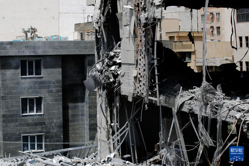 德黑兰遭以色列两轮空袭!原油暴涨超2%,黄金白银同步跳水,中东局势急剧升温